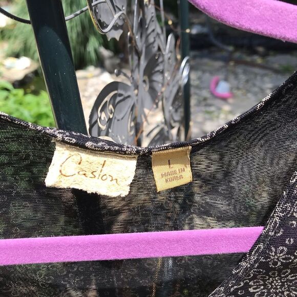 Tan and Black Flower Blouse - Picture 5 of 8